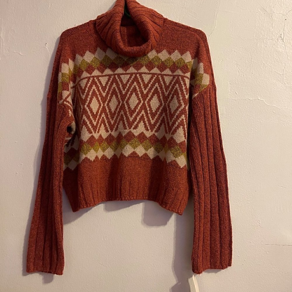 Junior's Brown Cropped Textures Turtleneck Sweater Size Medium NWT